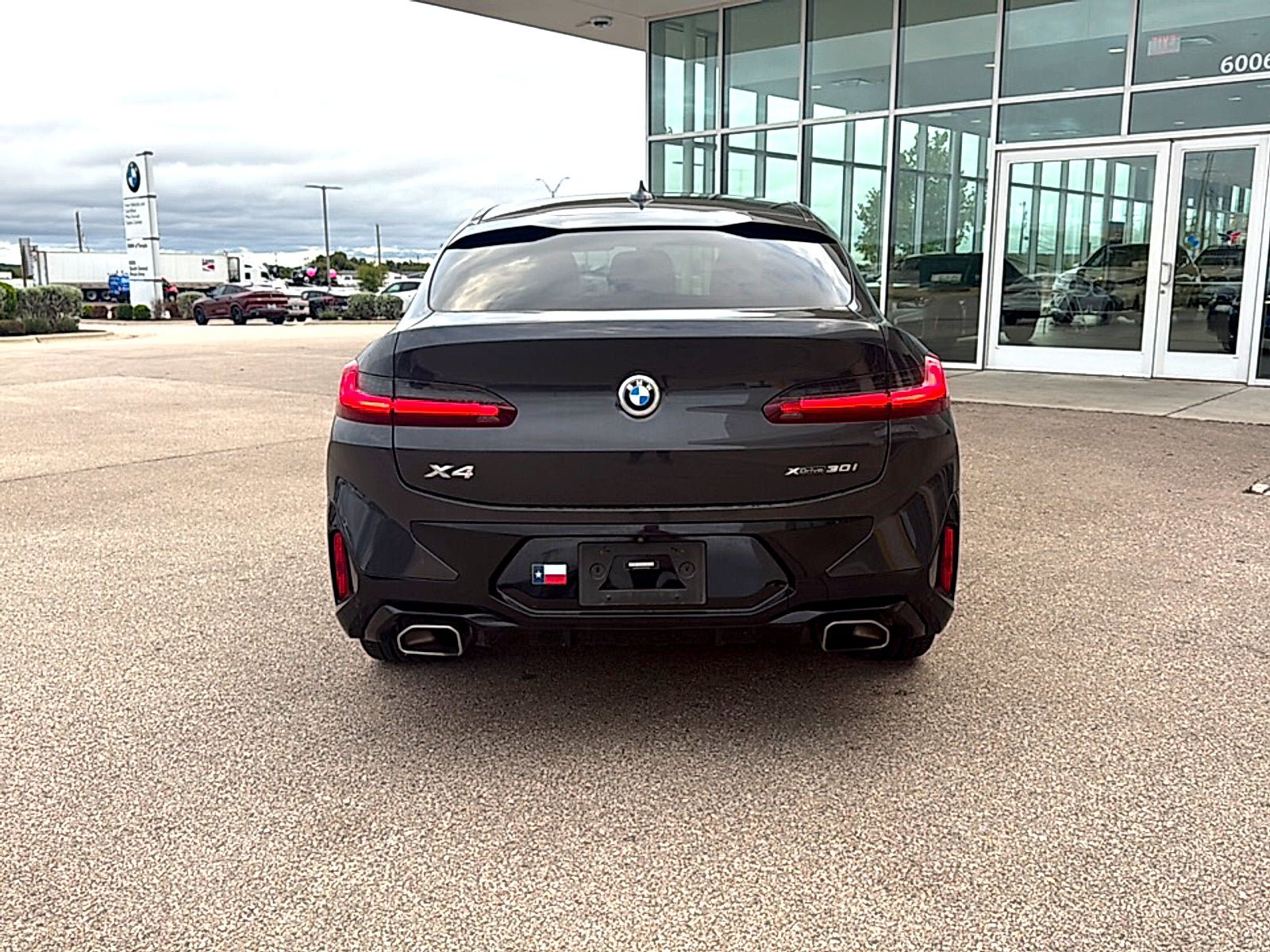 Used 2022 BMW X4 xDrive30i AWD/4WD image 6