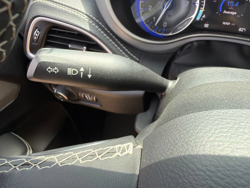 Used 2024 Chrysler Pacifica Touring FWD image 26