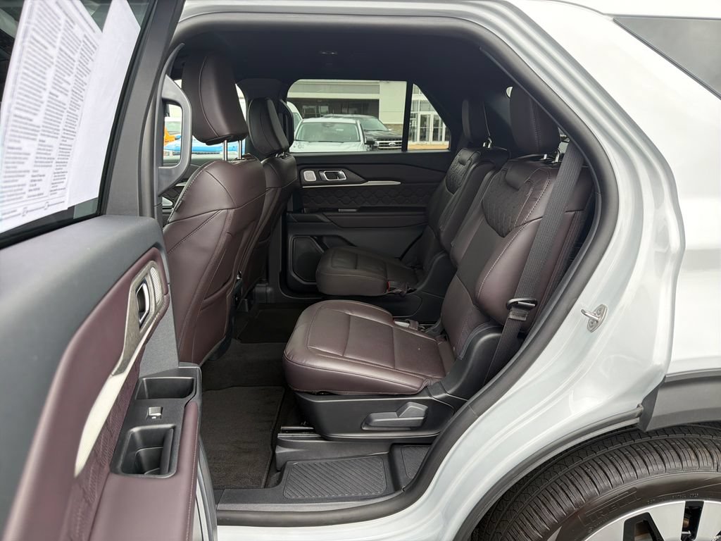 Used 2026 Ford Explorer Platinum w/ LUX Leather Package AWD/4WD image 24