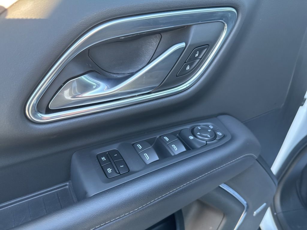 Used 2022 Chevrolet Suburban Z71 image 16