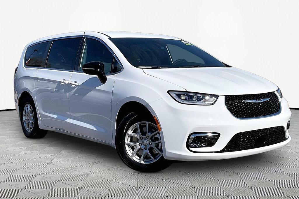New 2026 Chrysler Pacifica Select