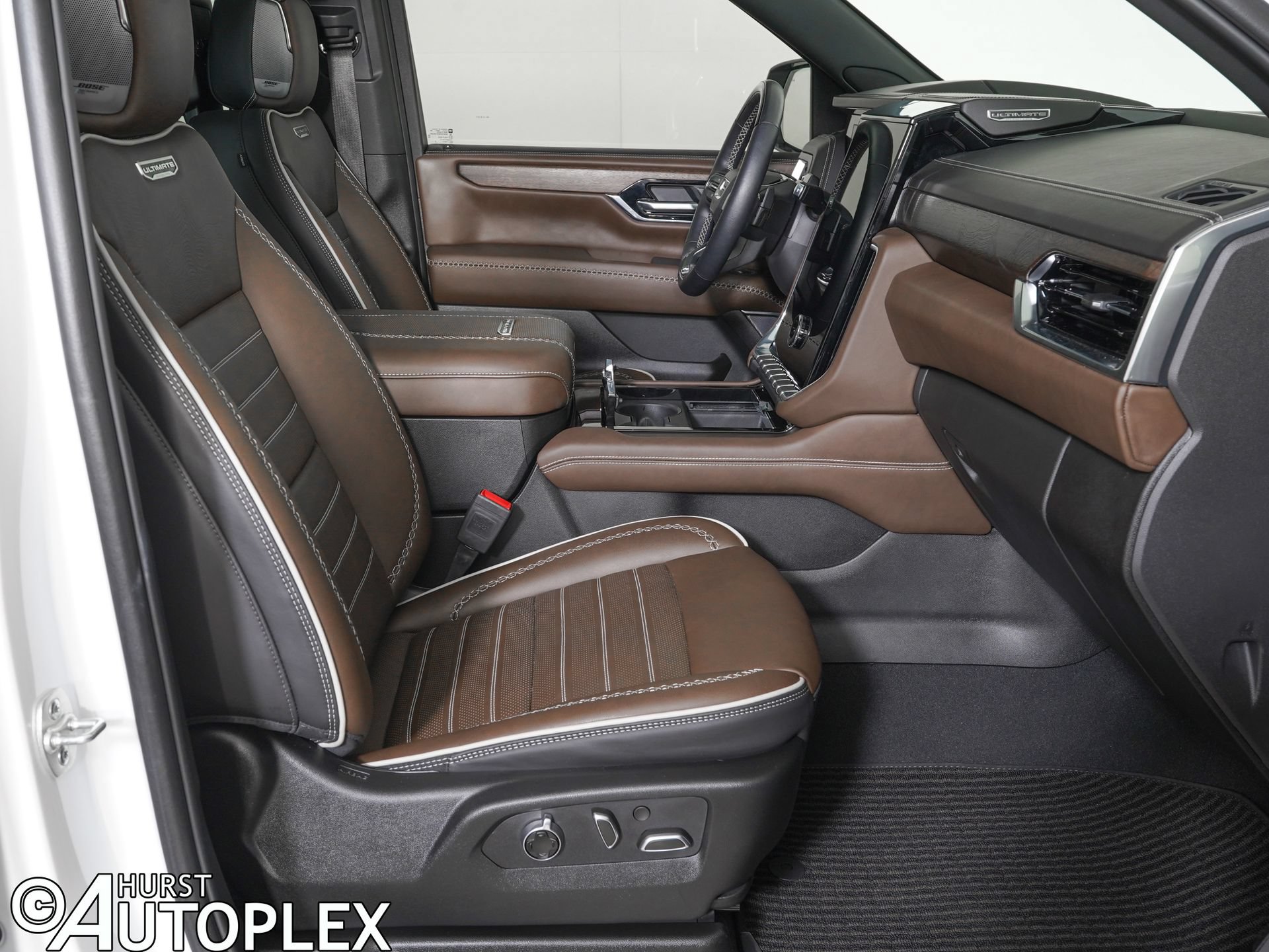 Used 2025 GMC Yukon Denali Ultimate AWD/4WD image 8