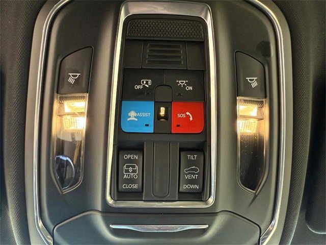 Used 2025 Jeep Grand Cherokee Laredo X image 28