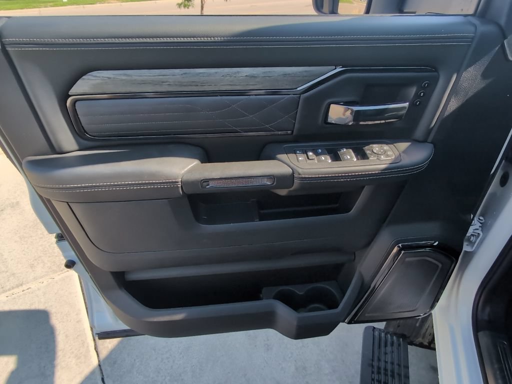 Used 2025 RAM 3500 Limited AWD/4WD image 11