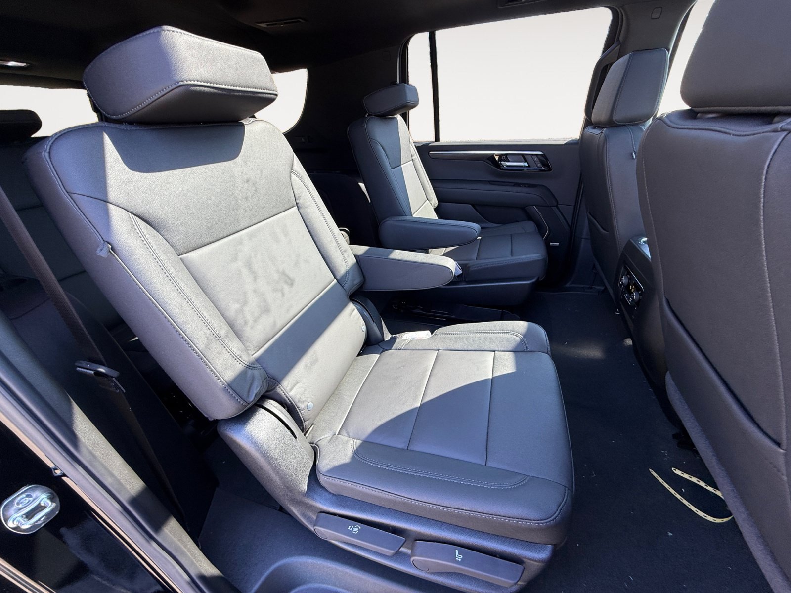 New 2026 Chevrolet Suburban Z71 w/ Z71 Off-Road Package AWD/4WD image 18