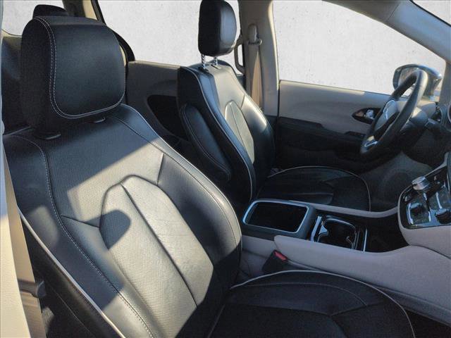 Used 2024 Chrysler Pacifica Limited image 23