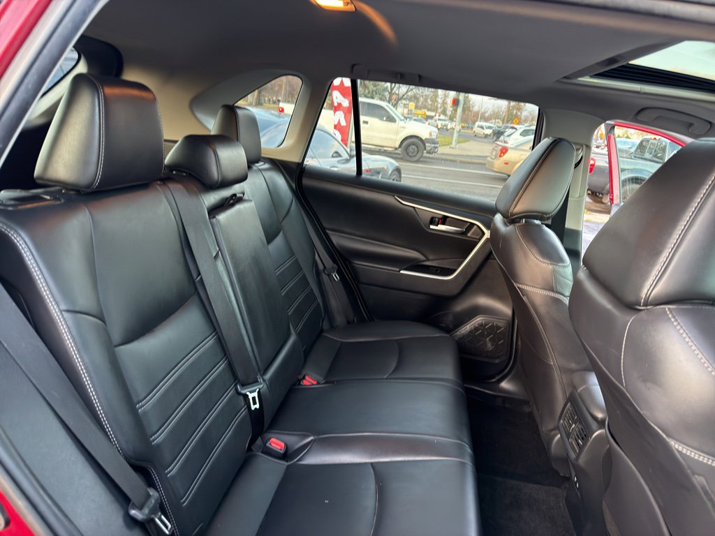 Used 2020 Toyota RAV4 XLE Premium image 15