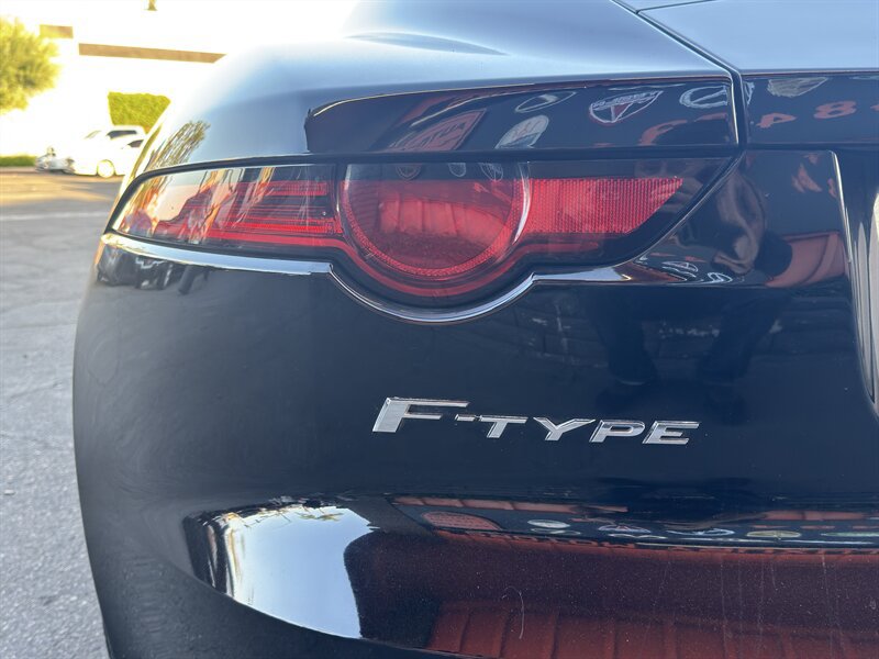 Used 2018 Jaguar F-TYPE Coupe RWD image 13
