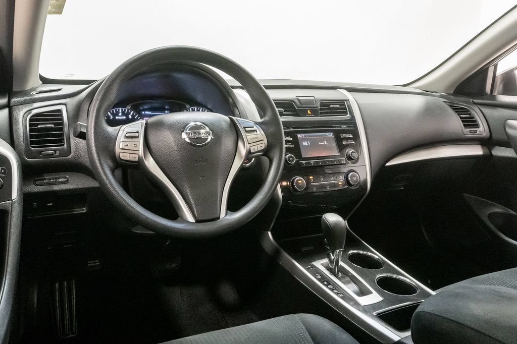Used 2014 Nissan Altima 2.5 S w/ Display Audio Package FWD image 7