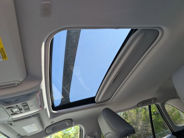 Used 2023 Toyota RAV4 XLE Premium image 17