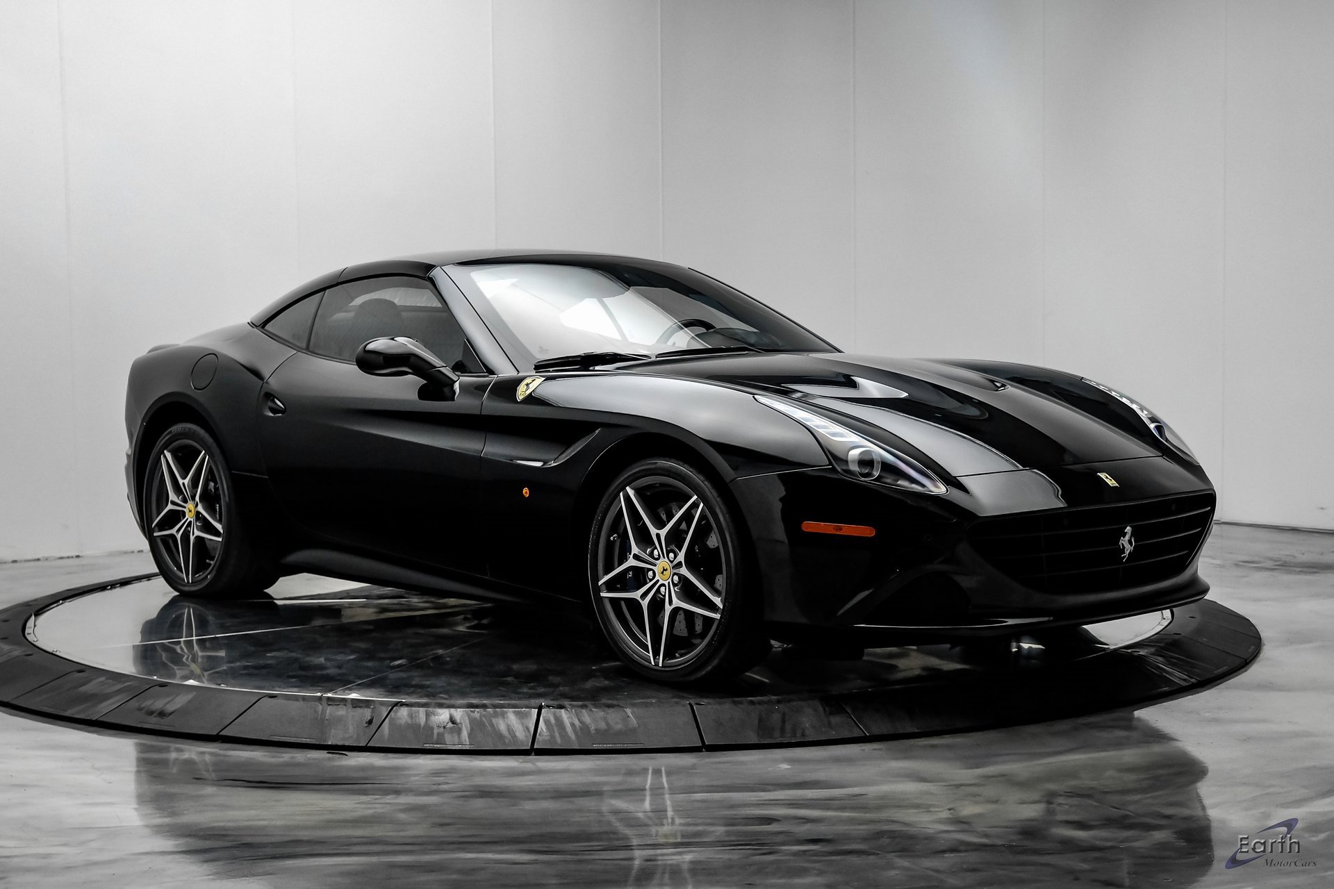 Used 2016 Ferrari California T image 25