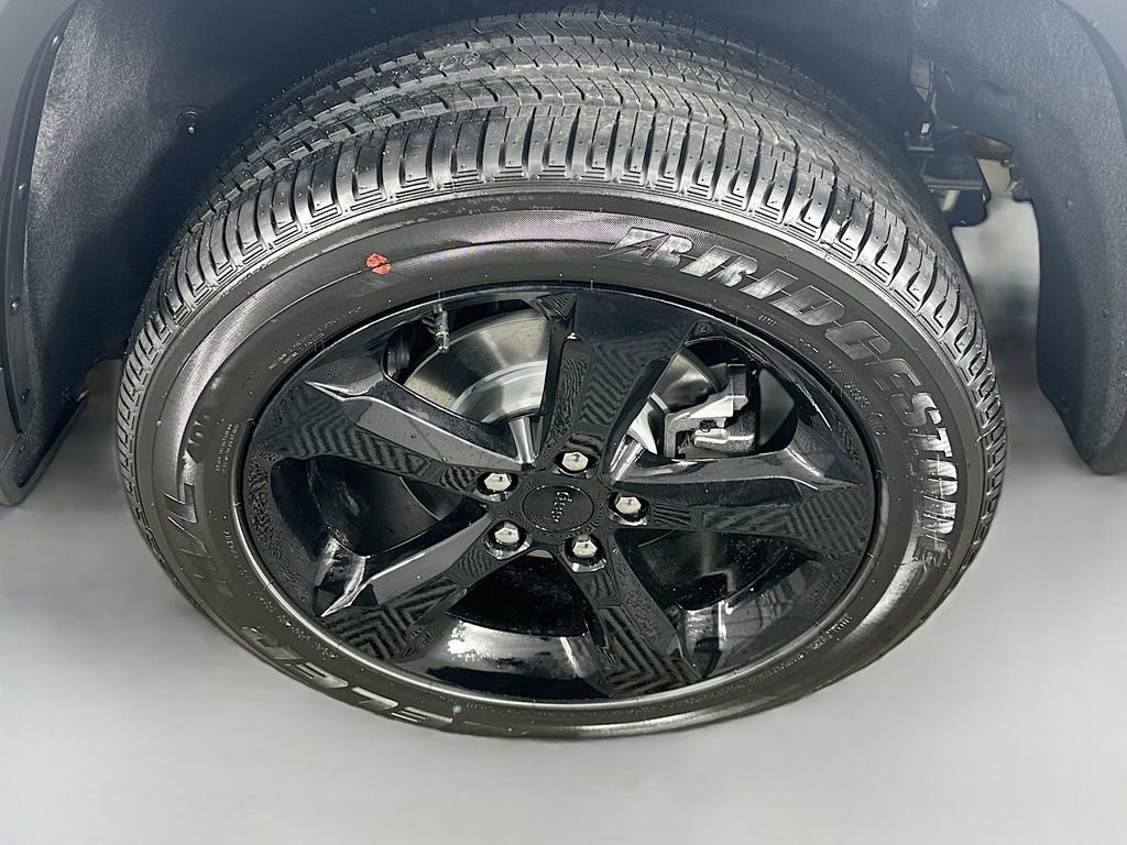 New 2025 Jeep Grand Cherokee Altitude image 16