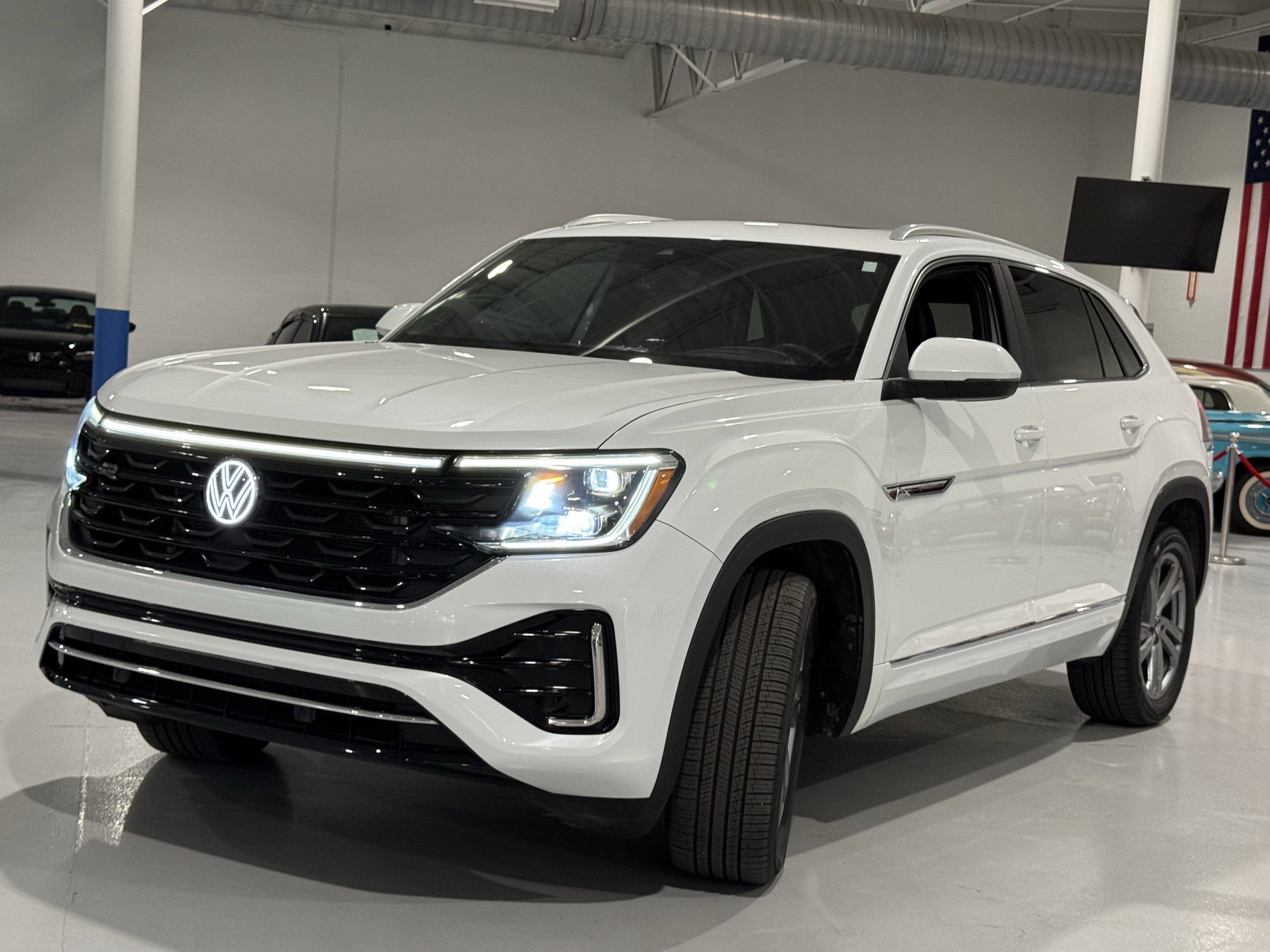 Used 2024 Volkswagen Atlas Cross Sport SEL R-Line image 15