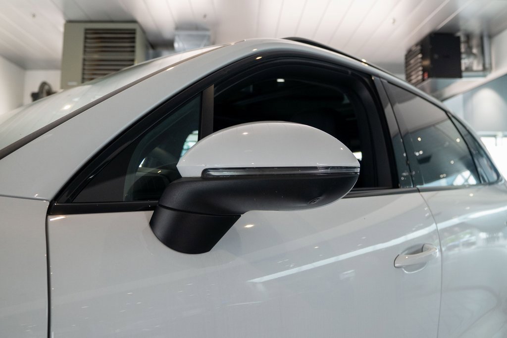 New 2025 Porsche Cayenne image 13