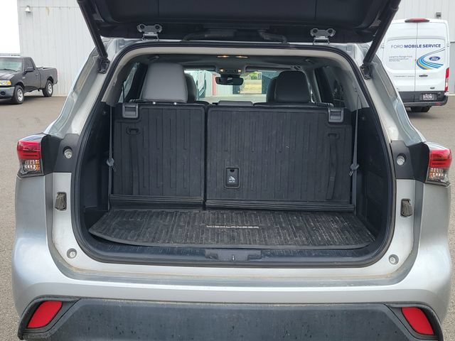 Used 2023 Toyota Highlander XLE AWD/4WD image 16