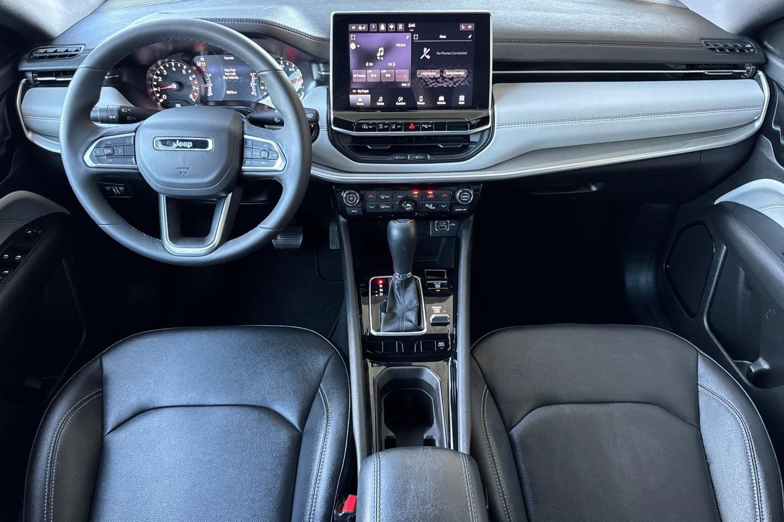 Used 2025 Jeep Compass Limited image 16