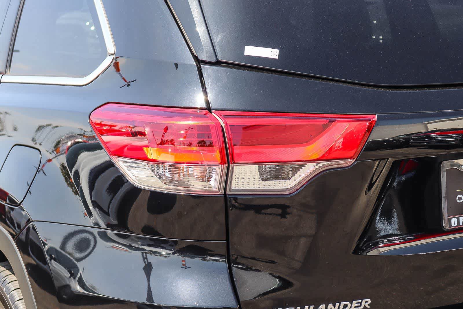 Used 2018 Toyota Highlander SE FWD image 7