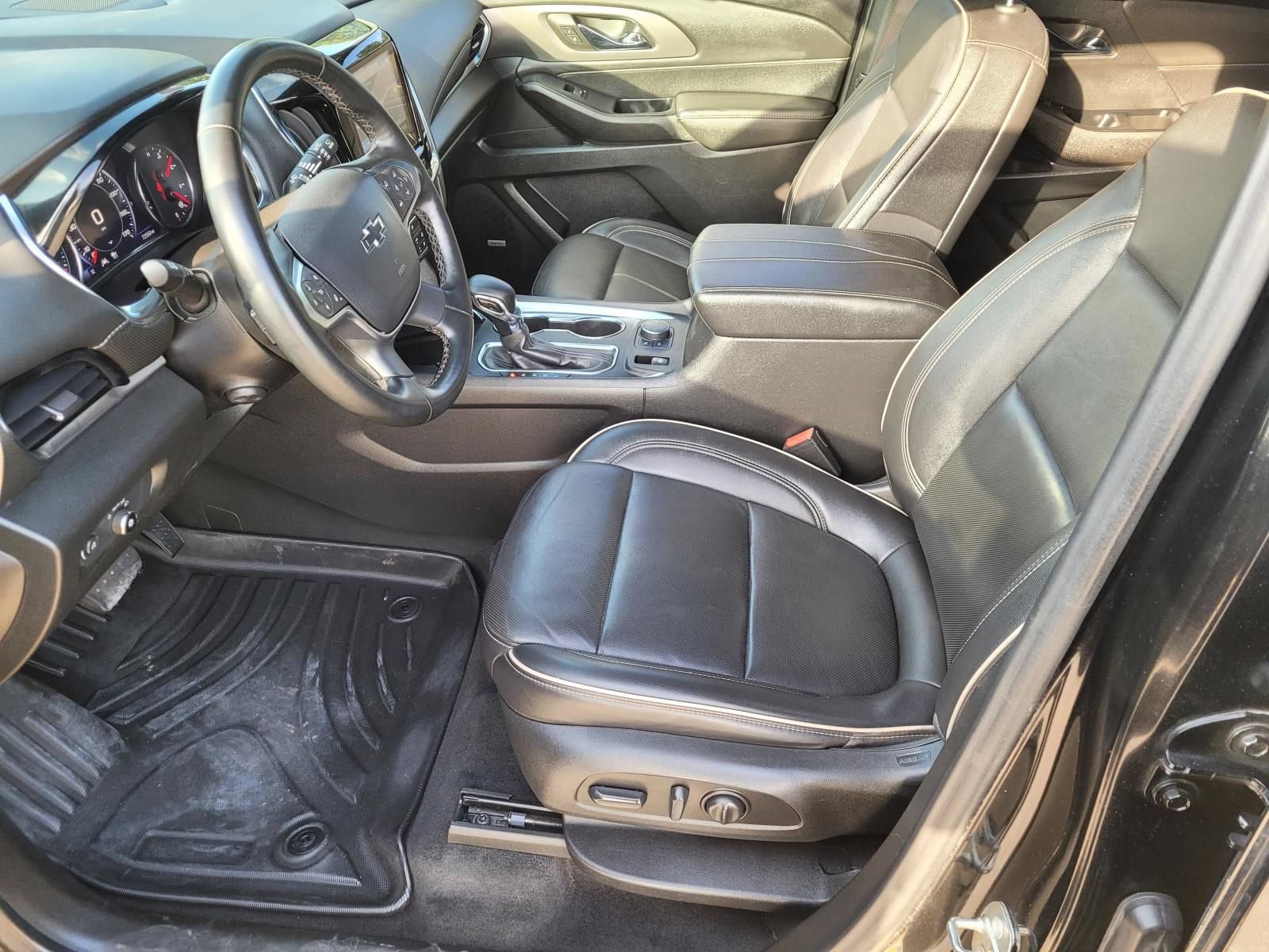 Used 2023 Chevrolet Traverse Premier w/ Redline Edition FWD image 25