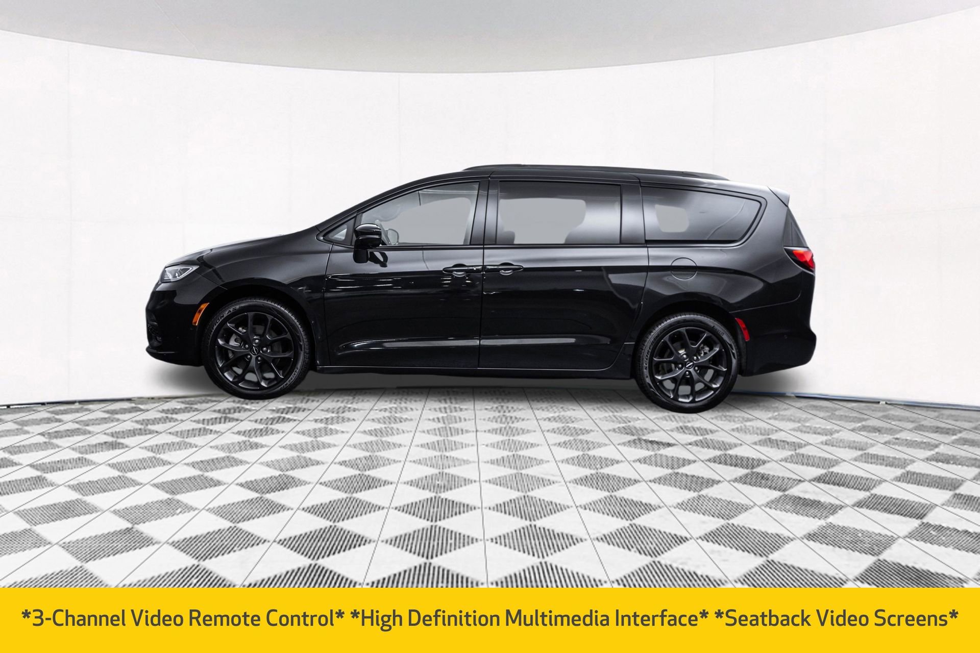 Used 2021 Chrysler Pacifica Limited w/ Uconnect Theater Family Group AWD/4WD image 8