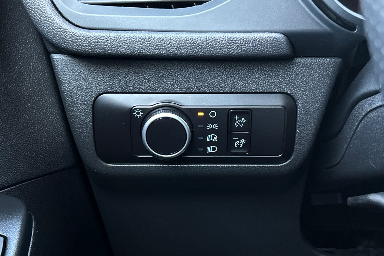 Certified 2025 Ford Escape ST-Line AWD/4WD image 28