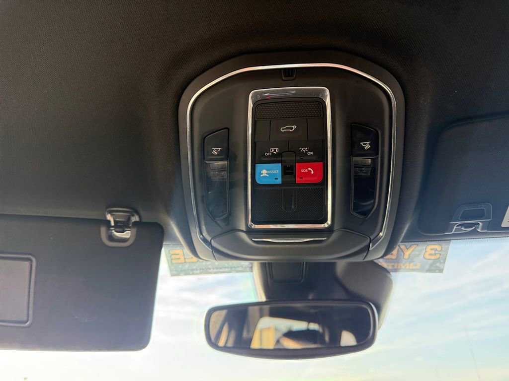 Used 2023 Jeep Grand Cherokee Altitude image 24