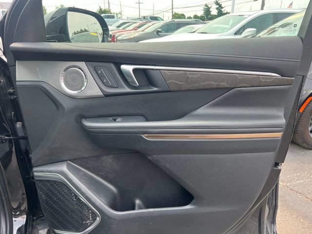 Used 2025 Buick Enclave Avenir w/ LPO, Floor Liner Package AWD/4WD image 12