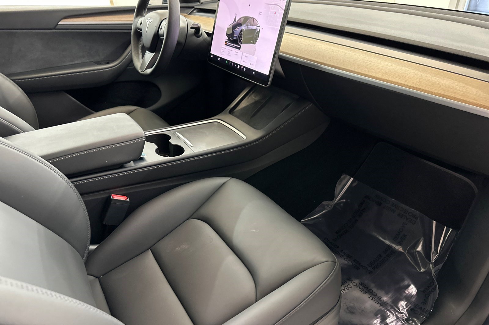 Used 2024 Tesla Model Y Long Range AWD/4WD image 31