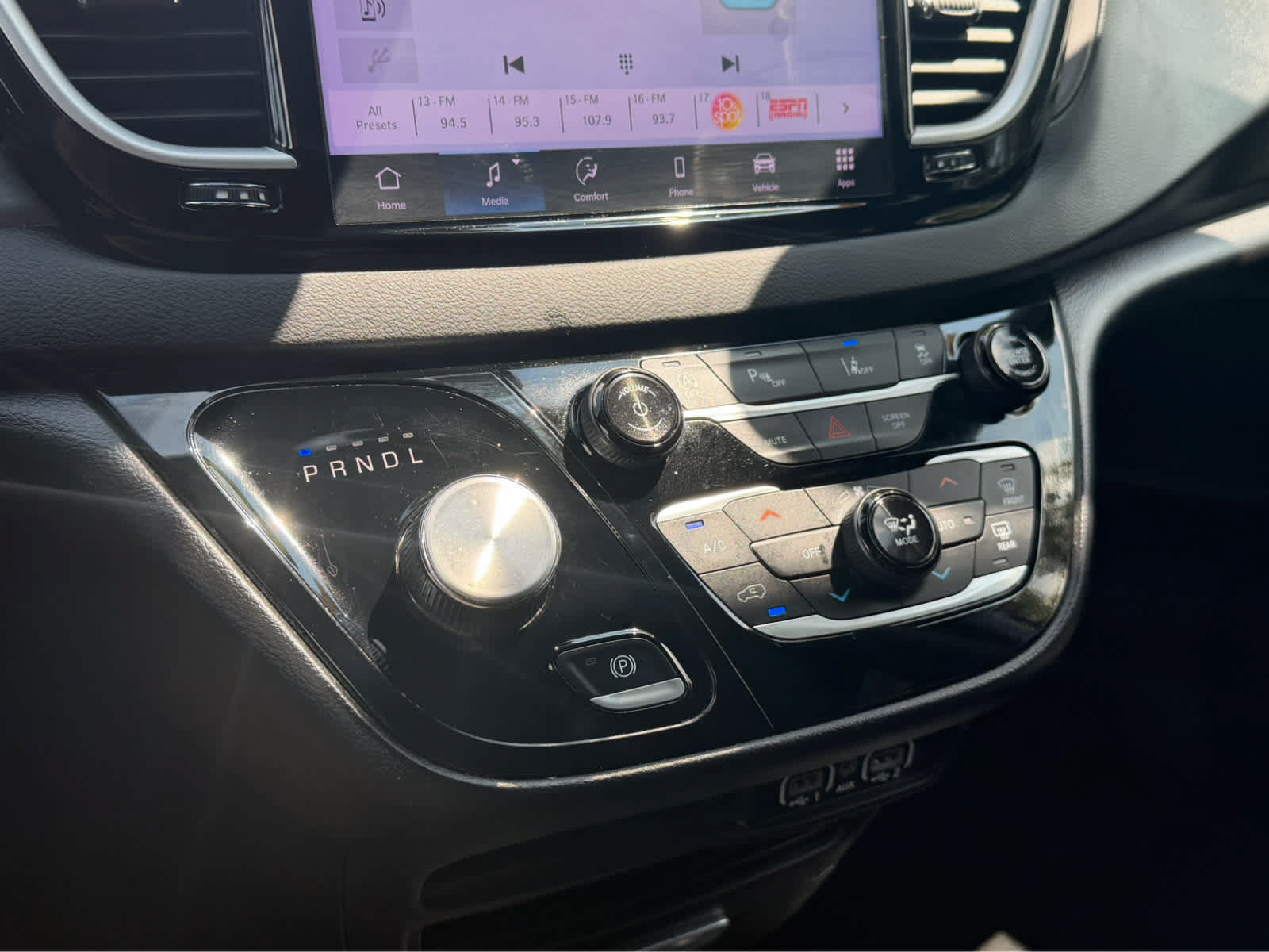 Used 2025 Chrysler Pacifica Select FWD image 27