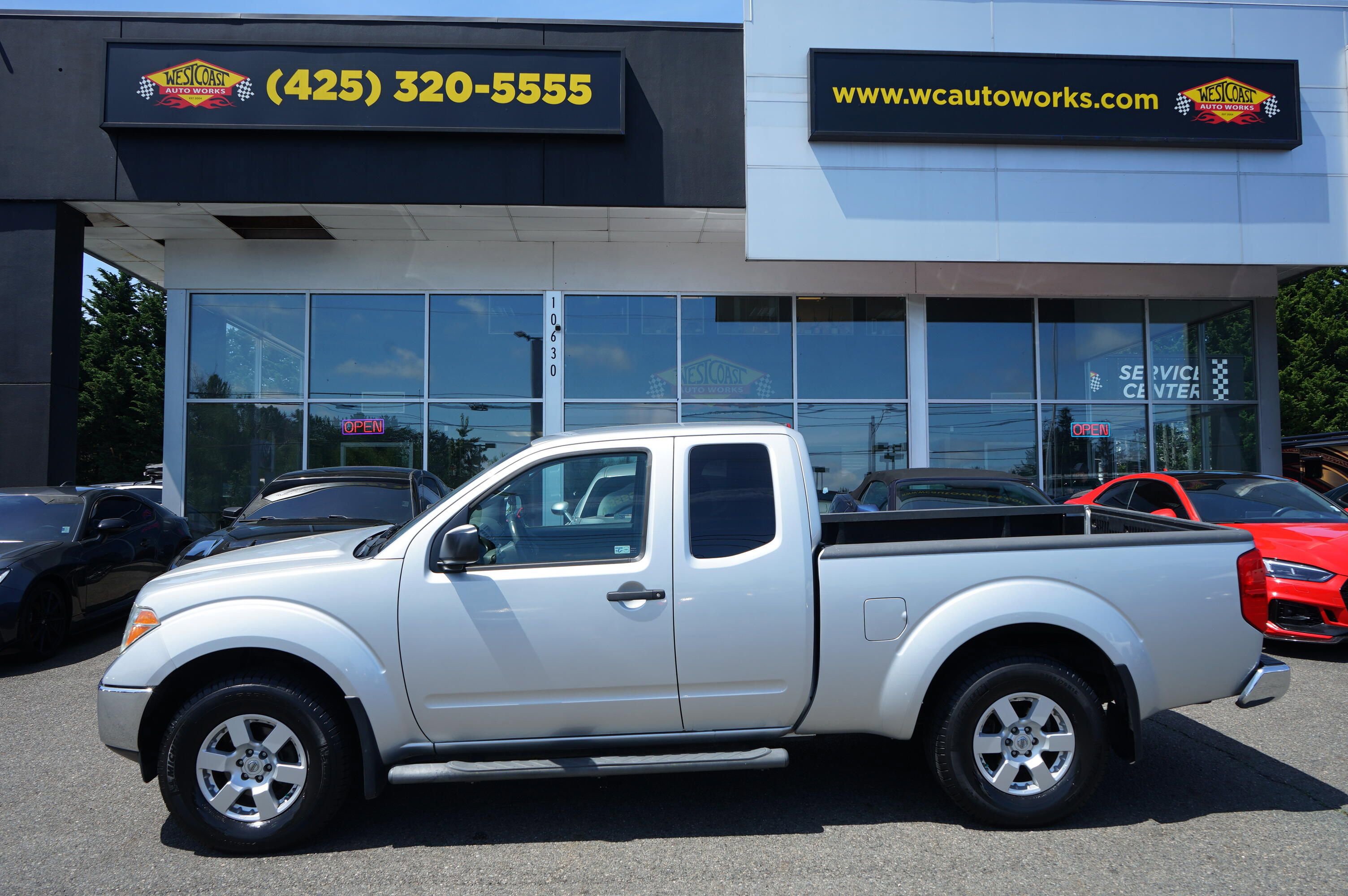 Used 2007 Nissan Frontier SE w/ SE Value Truck Pkg AWD/4WD image 2