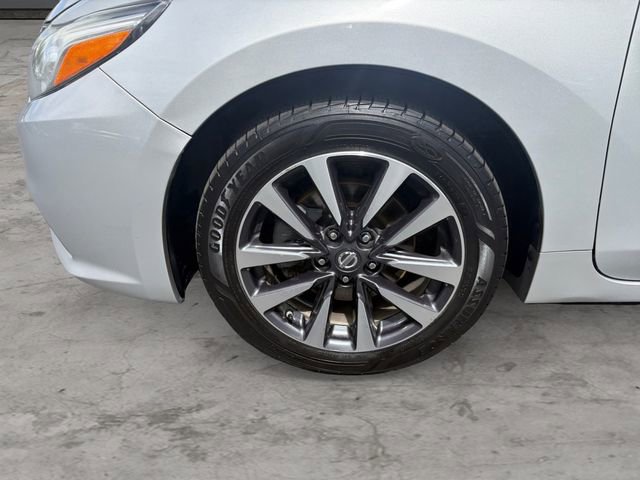 Used 2016 Nissan Altima 2.5 SV image 9