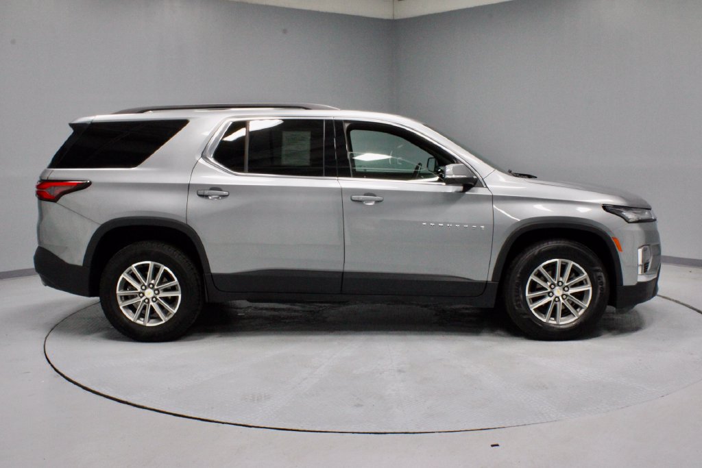 Used 2023 Chevrolet Traverse LT FWD image 12
