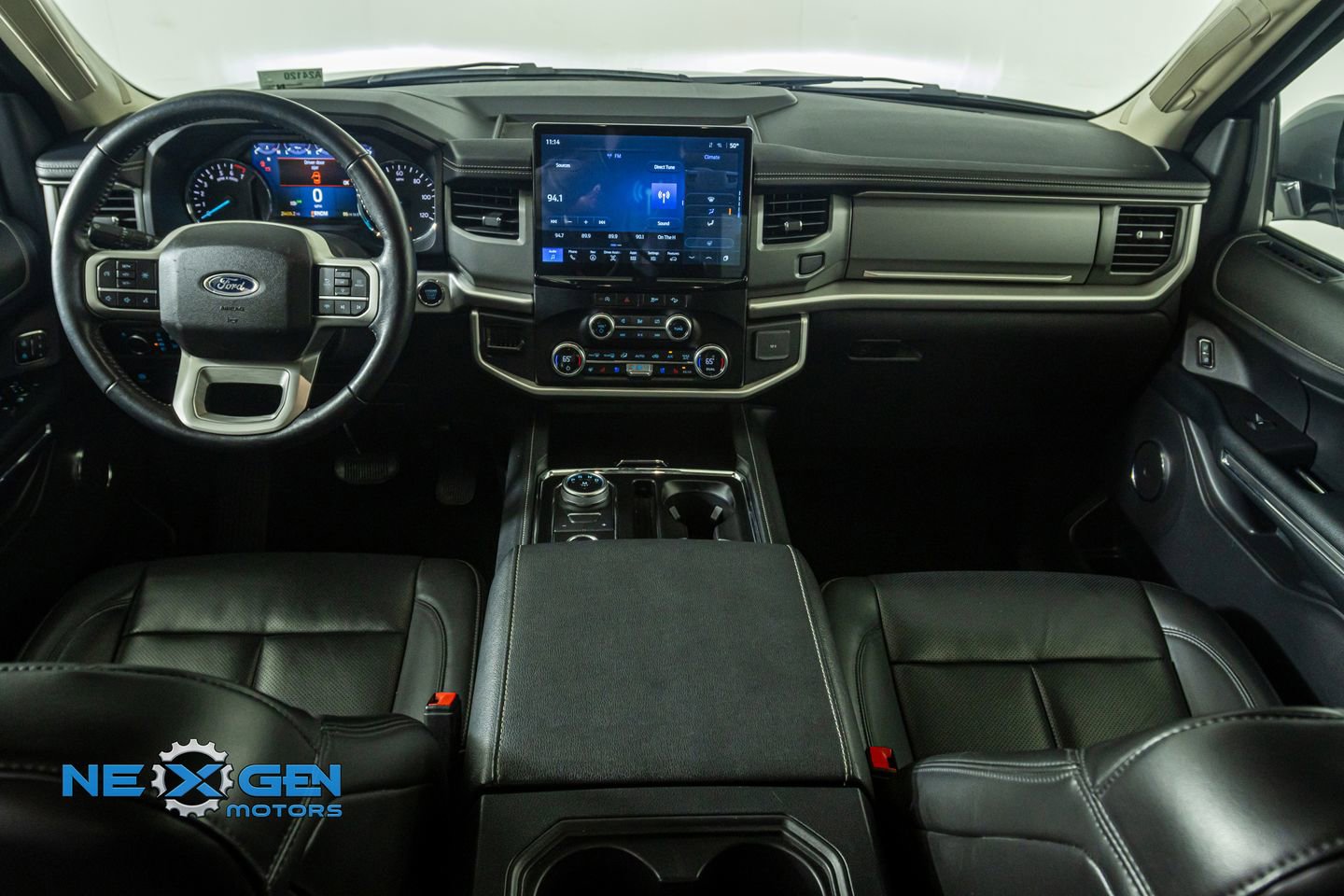 Used 2024 Ford Expedition XLT image 30
