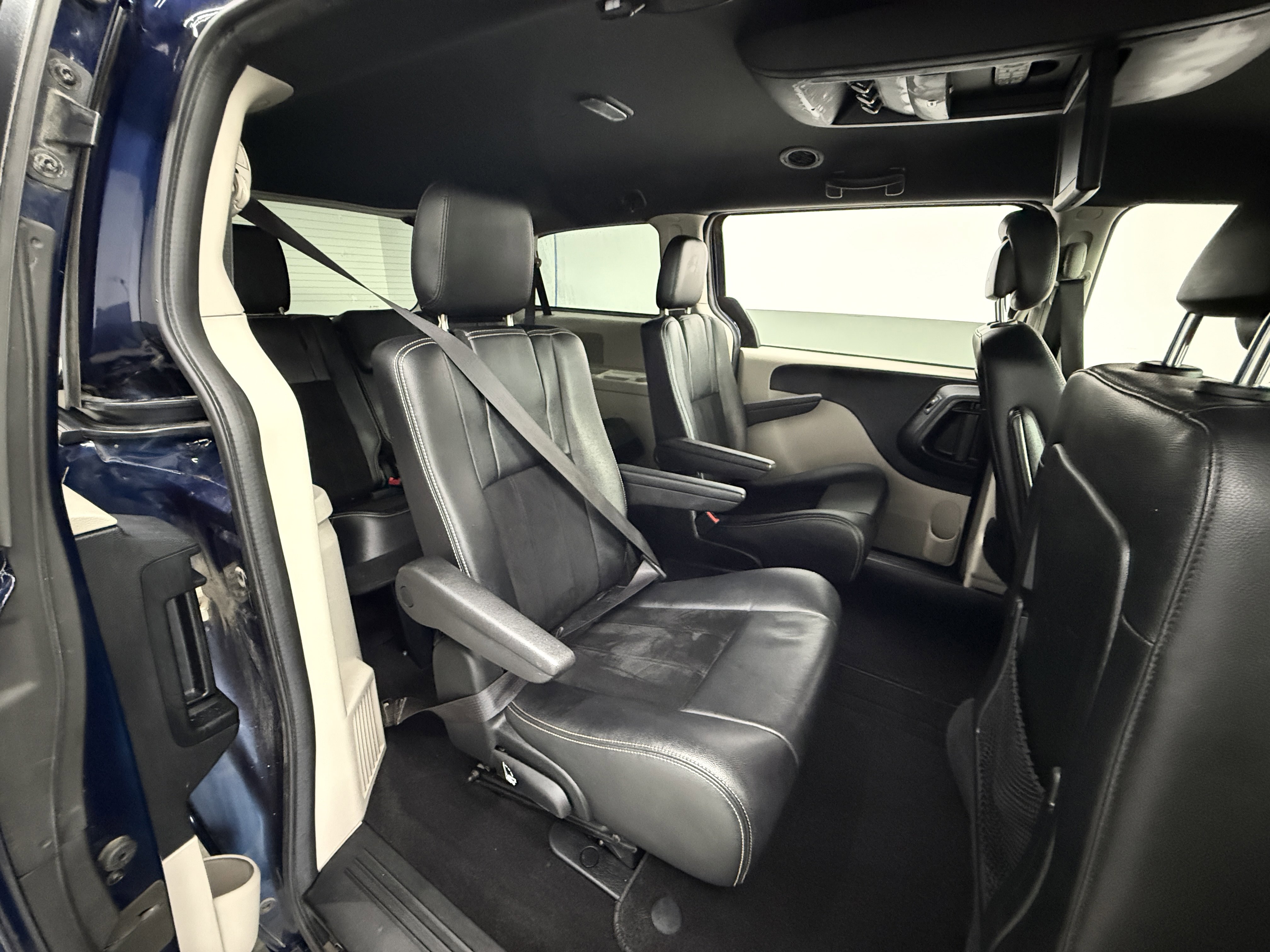Used 2017 Dodge Grand Caravan SE image 22