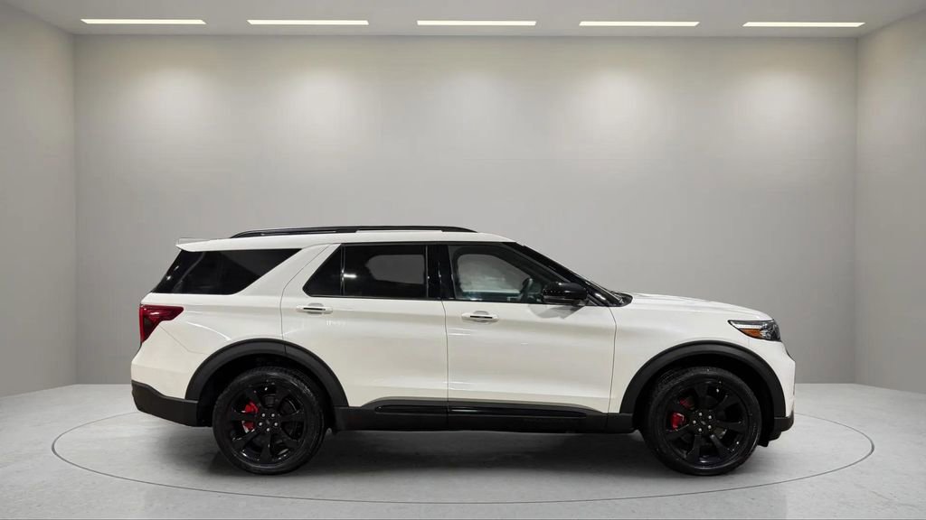 Used 2022 Ford Explorer ST w/ Equipment Group 401A image 2
