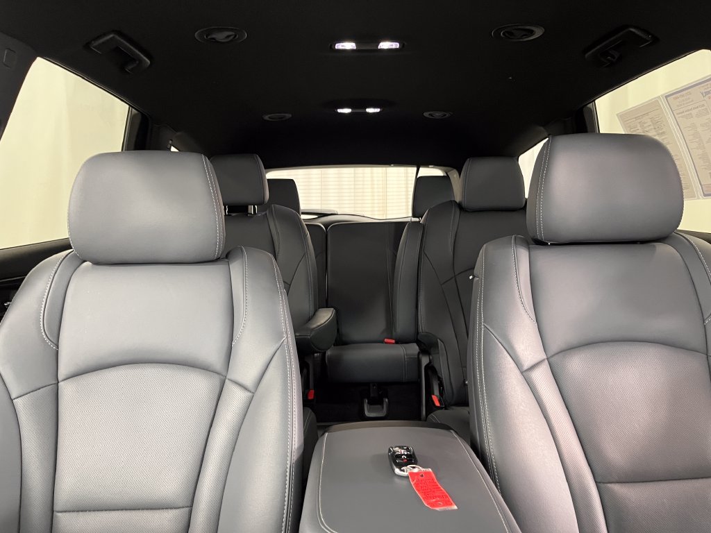 Used 2023 Buick Enclave Essence AWD/4WD image 9