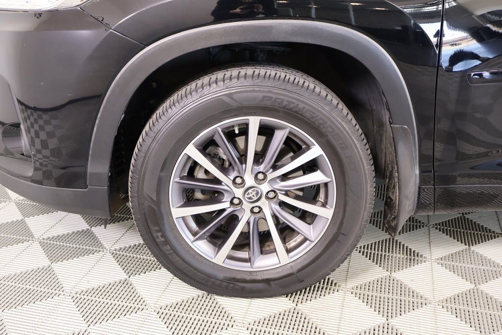 Used 2018 Toyota Highlander XLE image 19