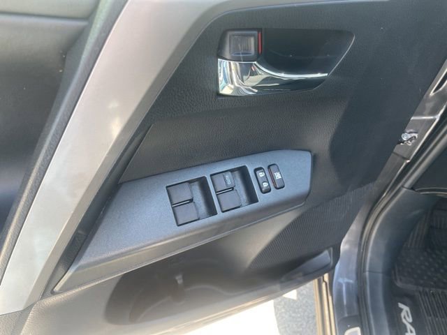 Used 2018 Toyota RAV4 XLE AWD/4WD image 19