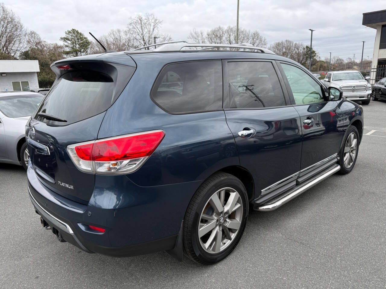 Used 2013 Nissan Pathfinder FWD image 4