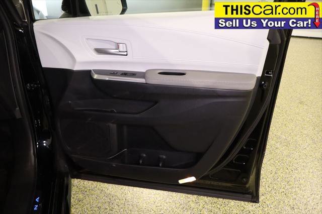 Used 2025 Toyota Sienna XLE image 35