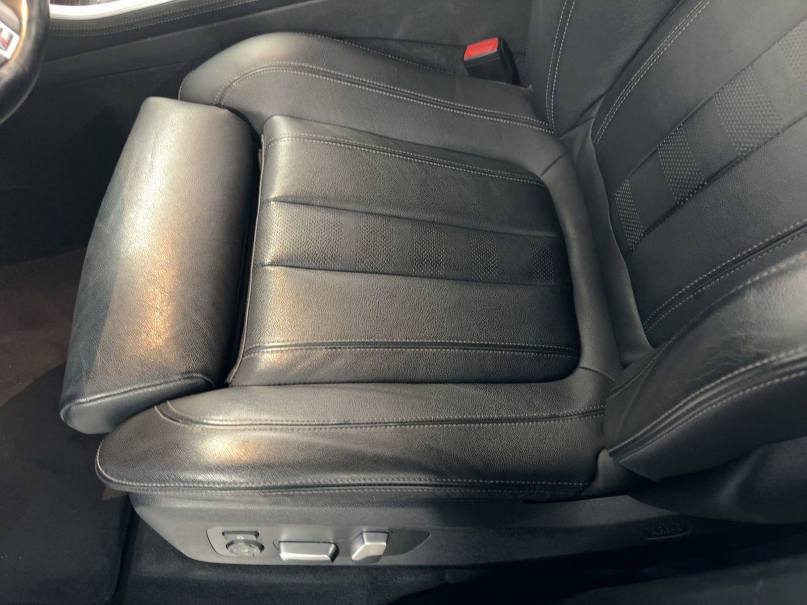 Used 2021 BMW X5 xDrive40i w/ M Sport Package image 14