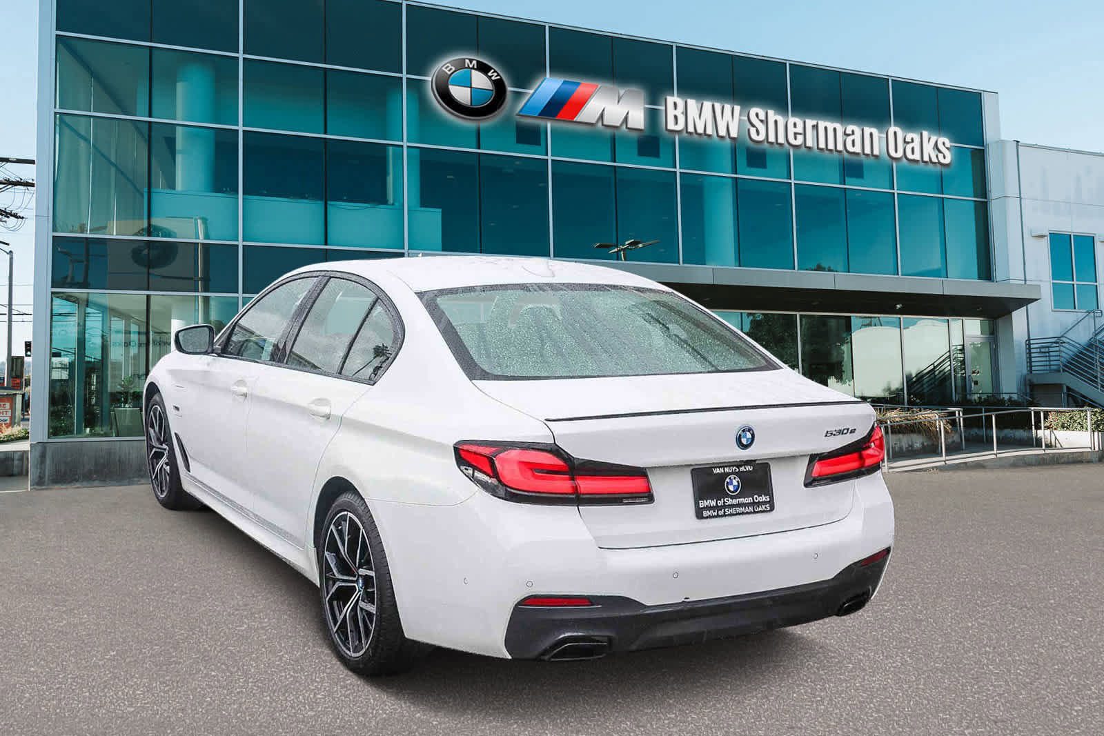 Certified 2023 BMW 530e w/ M Sport Package image 6
