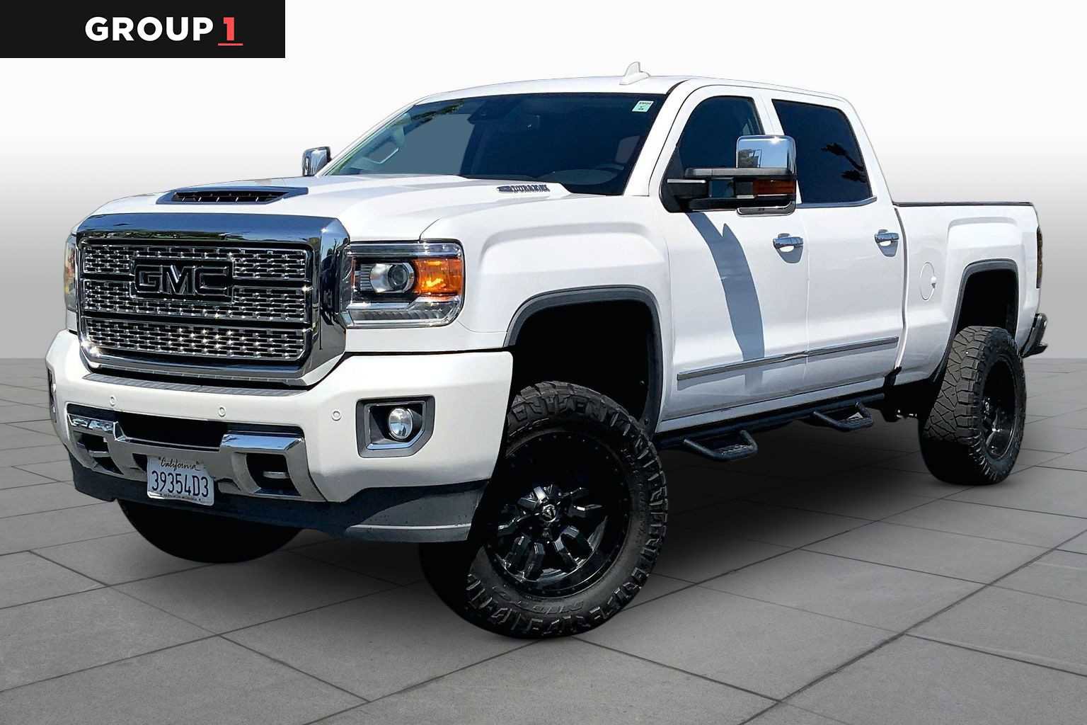 Used 2018 GMC Sierra 2500 Denali w/ Duramax Plus Package AWD/4WD image 1