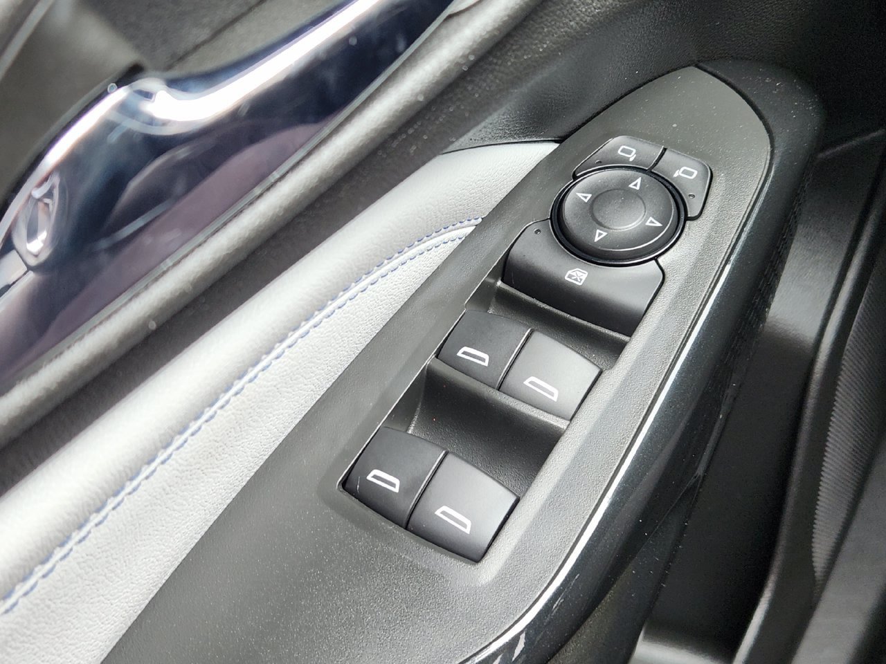 Used 2024 Chevrolet Trax LT w/ Driver Confidence Package FWD image 18