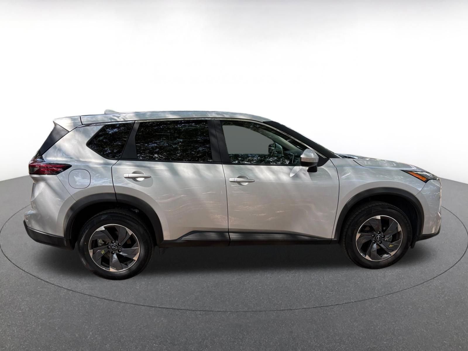 Used 2025 Nissan Rogue SV FWD image 8