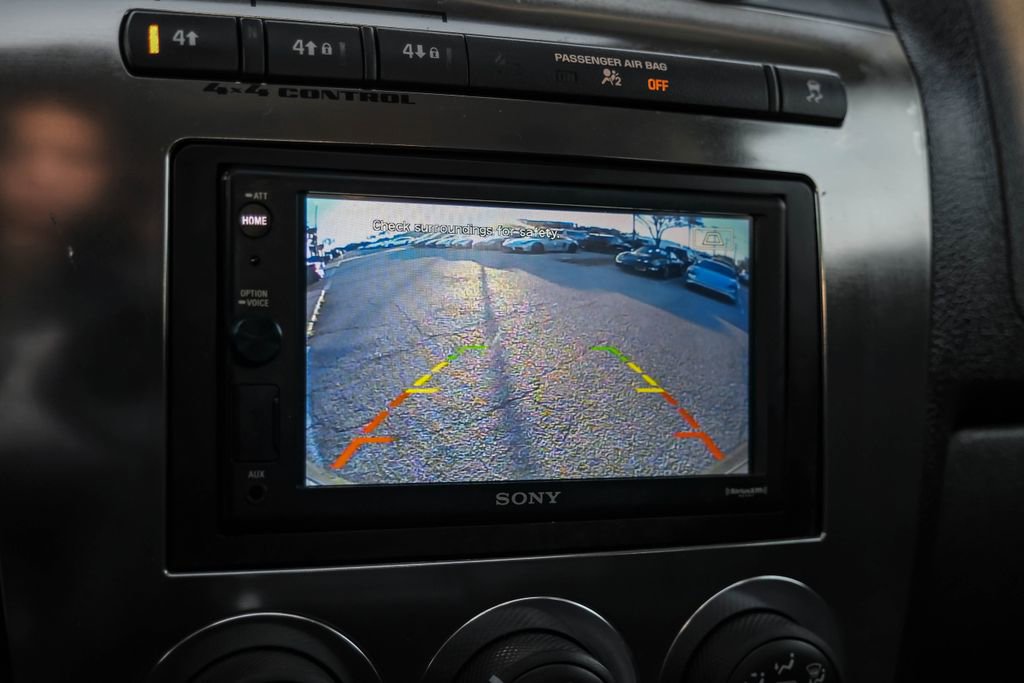 Used 2010 HUMMER H3 Luxury w/ Appearance Package image 18