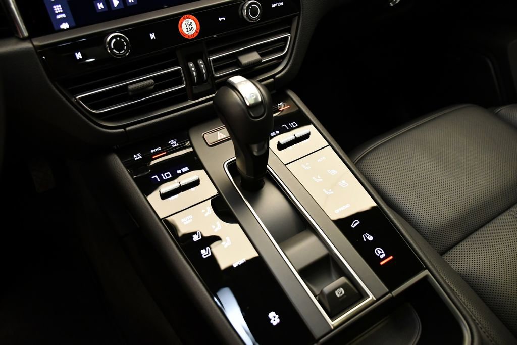 Used 2025 Porsche Macan image 29