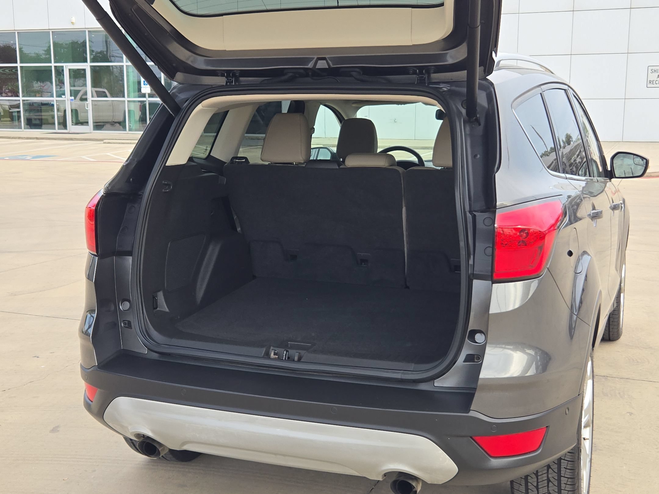 Used 2019 Ford Escape Titanium AWD/4WD image 23