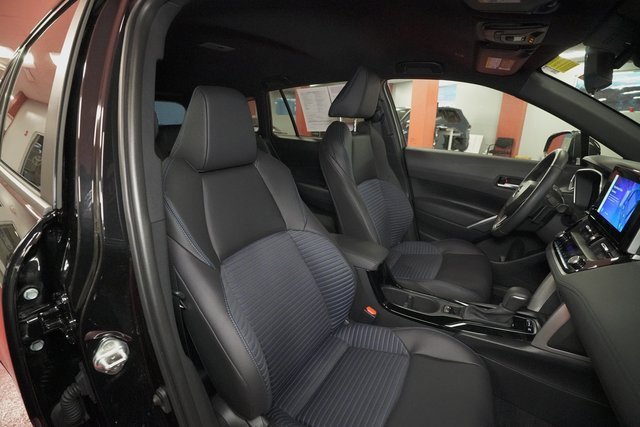 Certified 2024 Toyota Corolla Cross XSE image 31