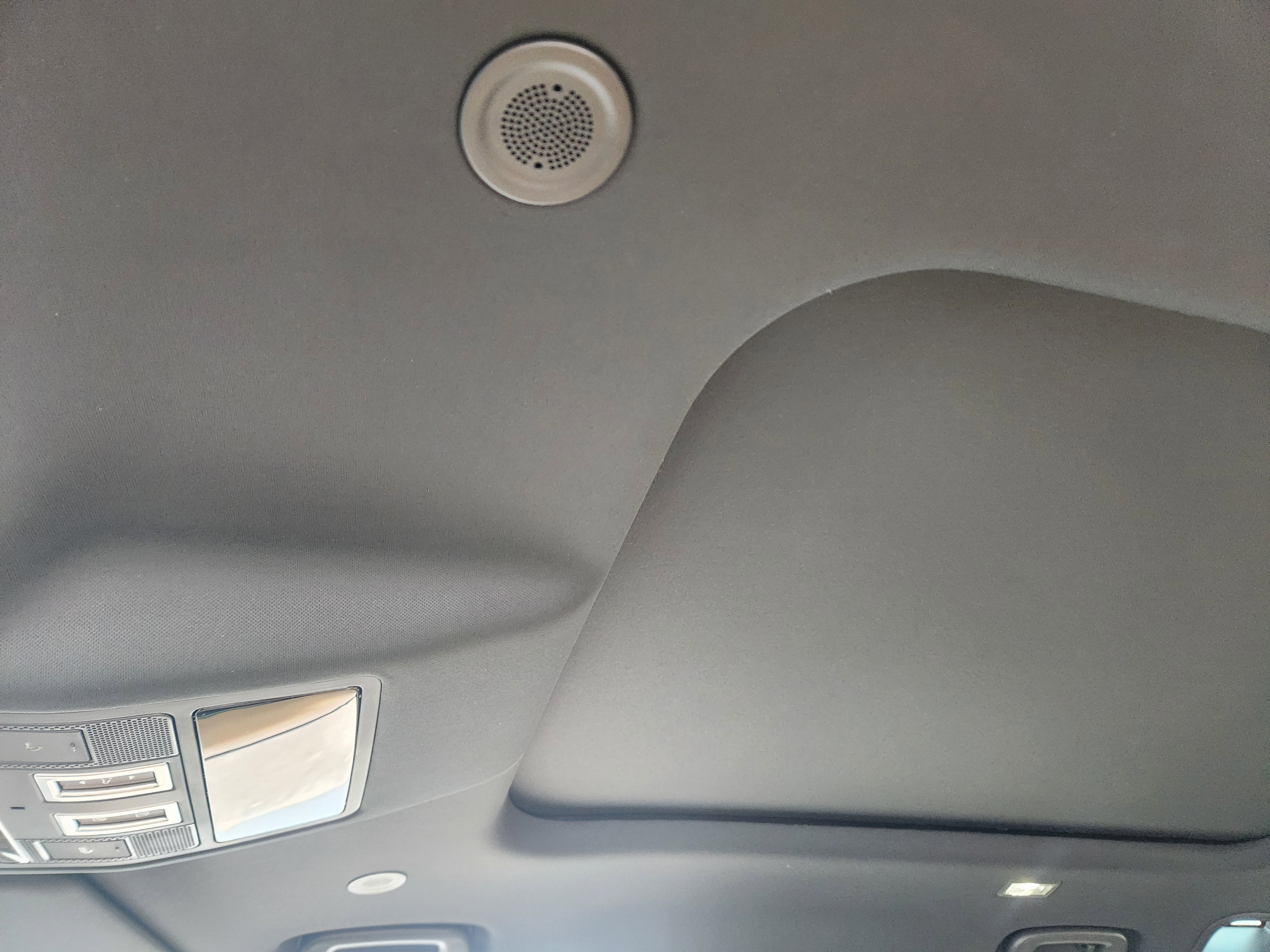 New 2026 Land Rover Defender 110 X-Dynamic SE image 27