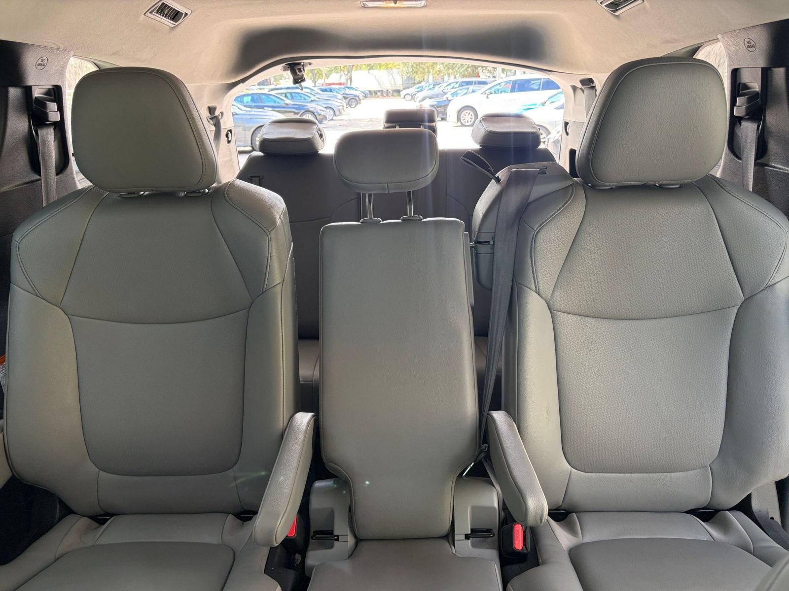 Used 2025 Toyota Sienna XLE FWD image 41